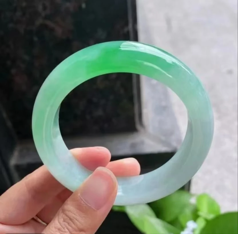 时尚女王精美手镯 水润美人镯 多样性发其一