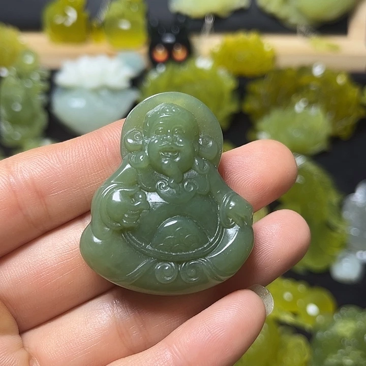 蛇纹石玉未镶嵌颈饰