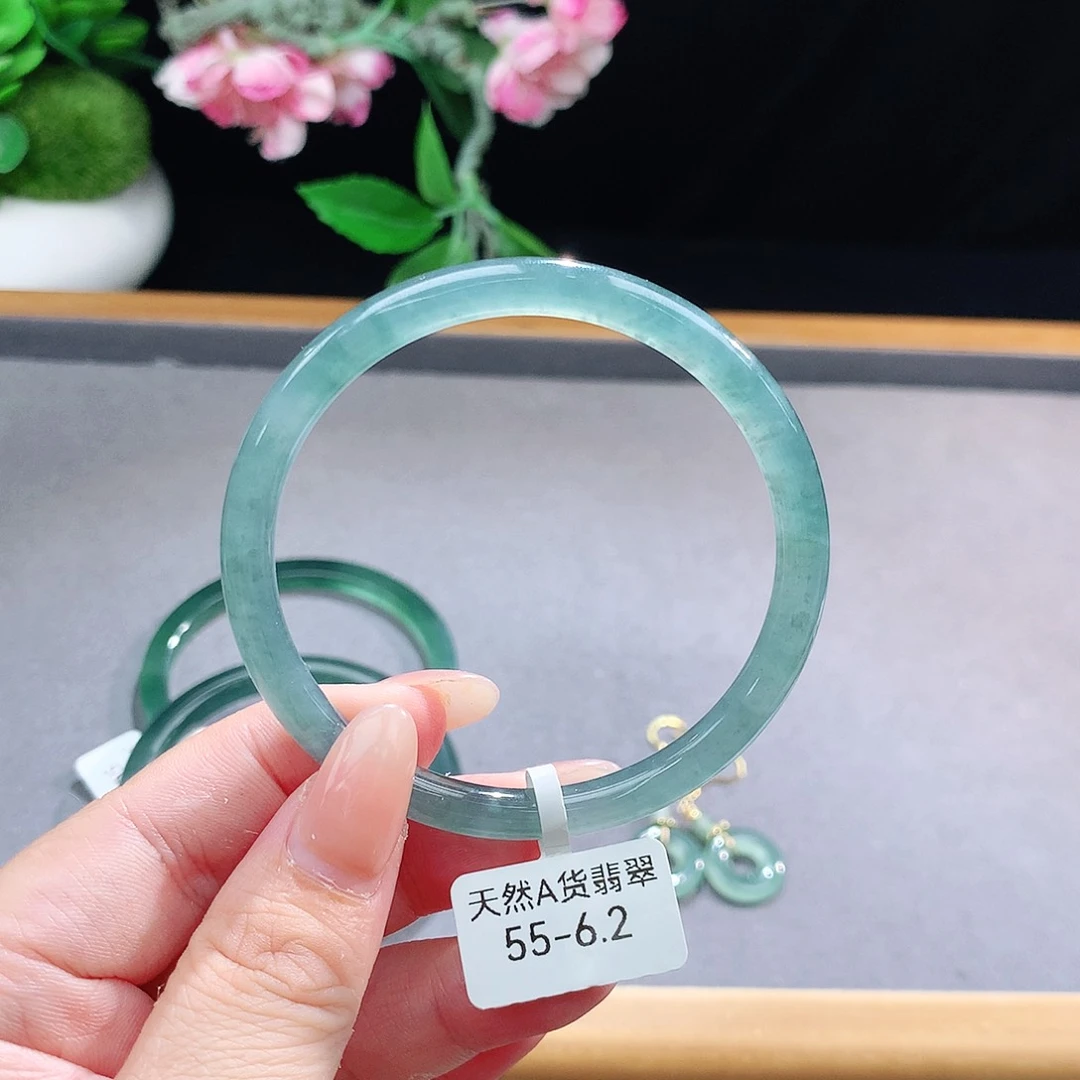 未镶嵌手镯（圆镯）翡翠