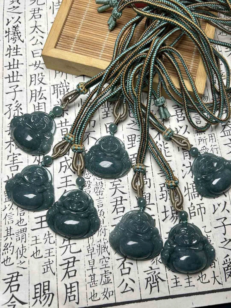 1368-缅甸【翡翠大佛公】约26*33*8mm（拍一发一 多样性发货）