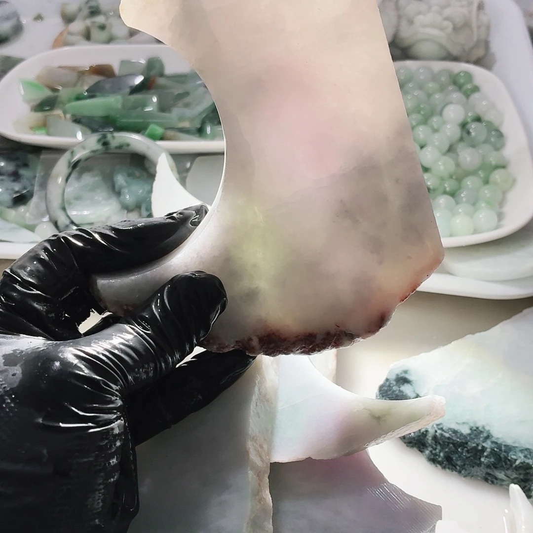 翡翠未镶嵌颈饰边角料