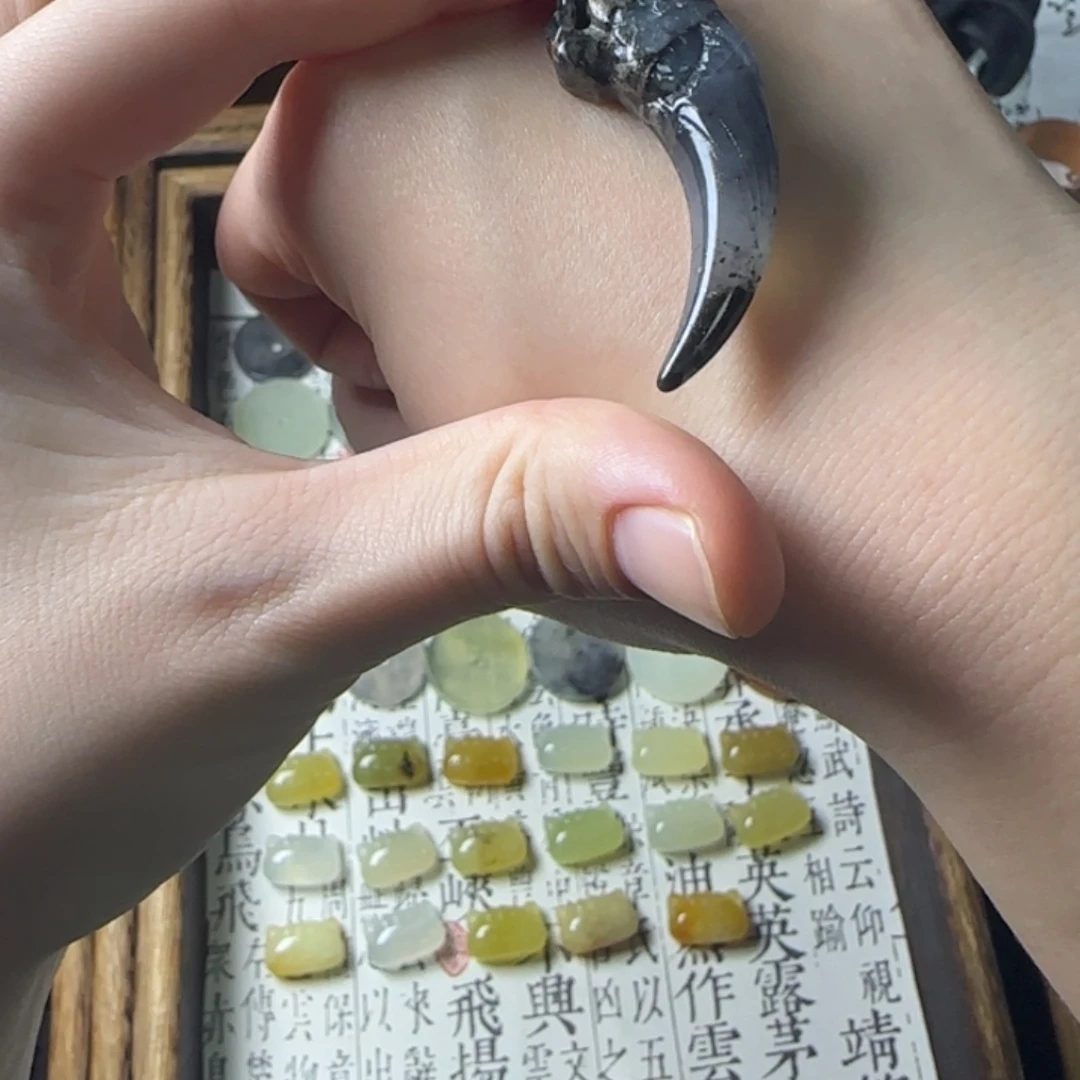 蛇纹石玉合金颈饰