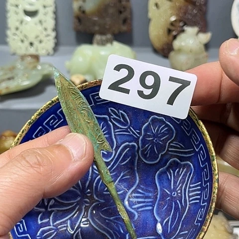 摆件瓷器是古代陶瓷文化发展起来比较