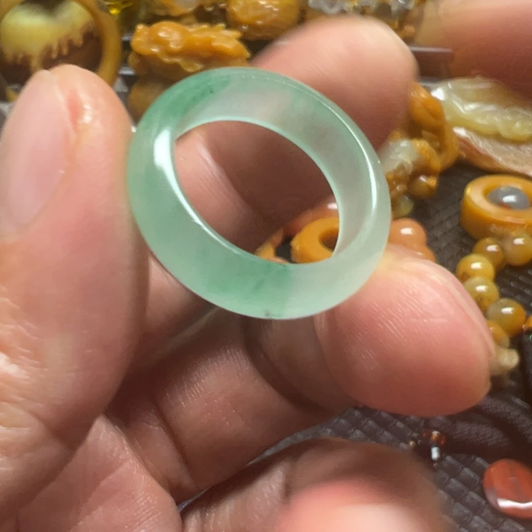 石英质玉未镶嵌颈饰