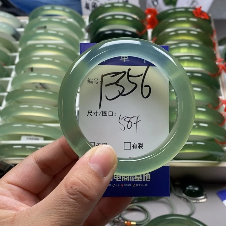 蛇纹石玉手镯未镶嵌枫