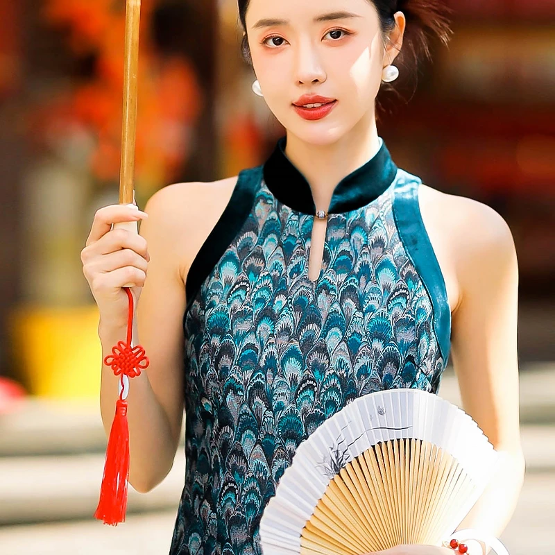 复古日记“雀金羽”细闪幻彩螺钿宋锦中式挂脖旗袍连衣裙251L7505