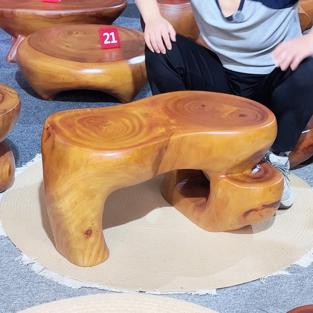 戊***土号香樟木尺寸：65-36-34cm