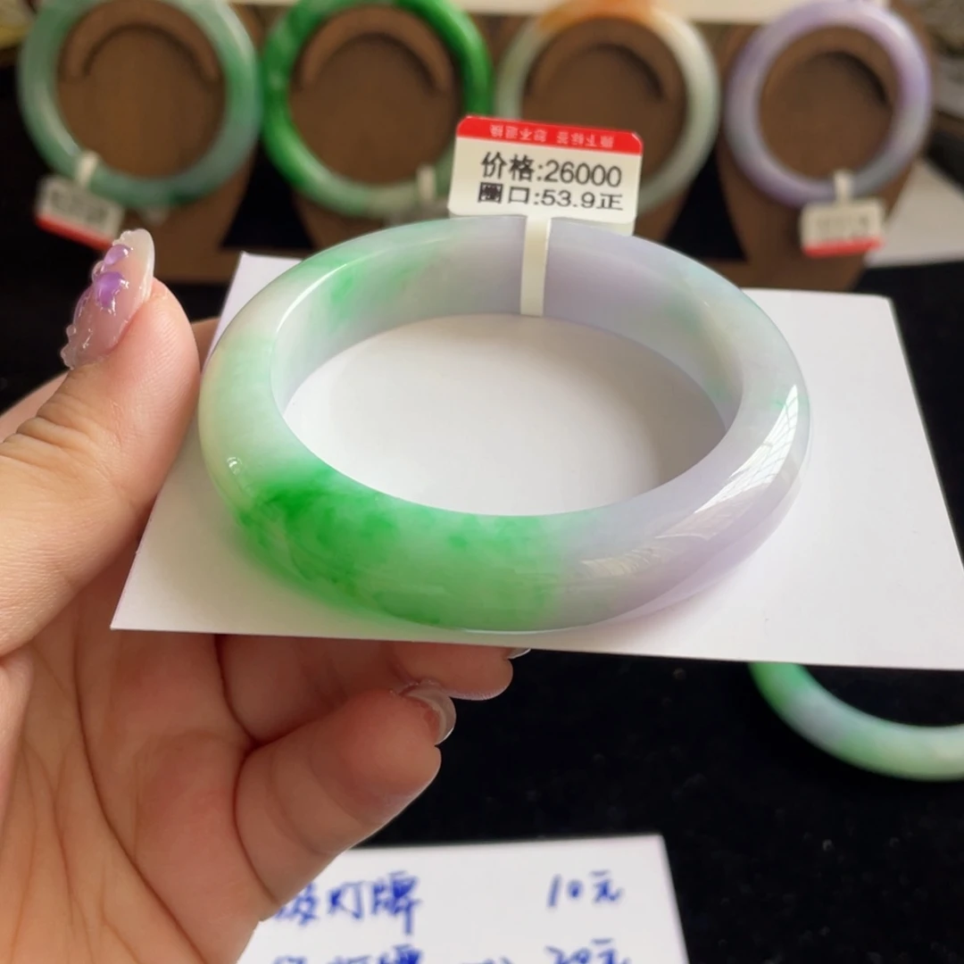 翡翠手镯未镶嵌翡翠手镯