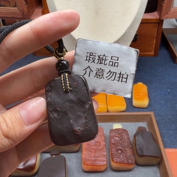 蜜蜡未镶嵌吊坠(赠链)