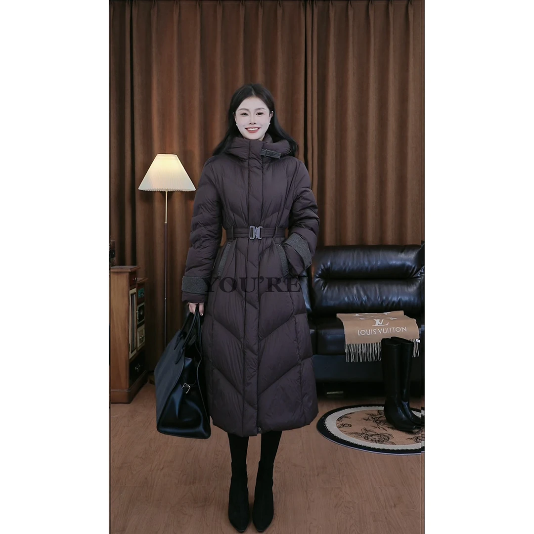 余薇儿—新国标90白鸭绒收腰显瘦拼接布气质连帽长款羽绒服YR8851