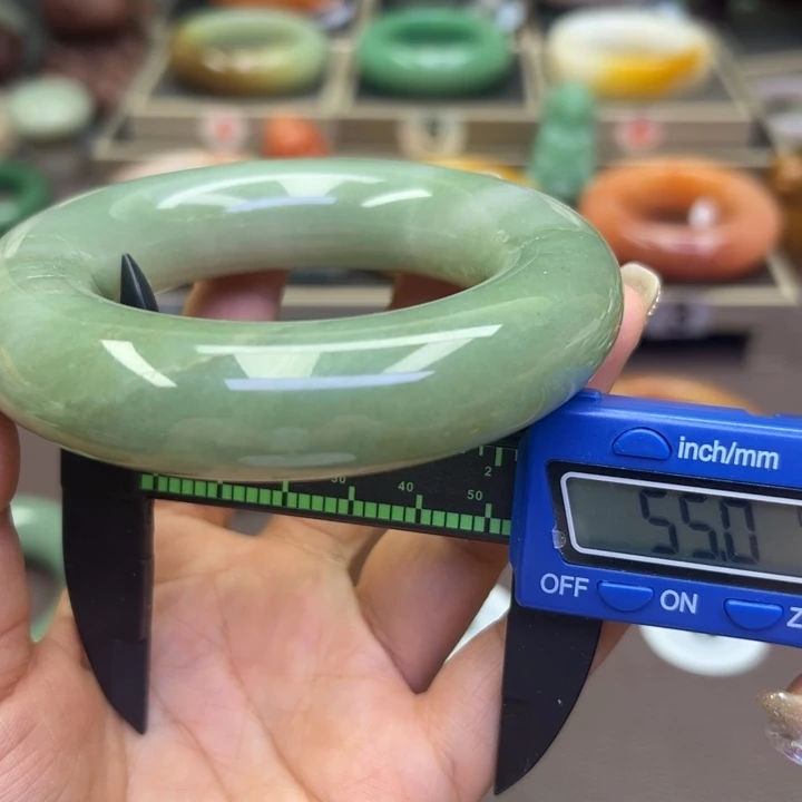 未镶嵌手镯石英岩玉