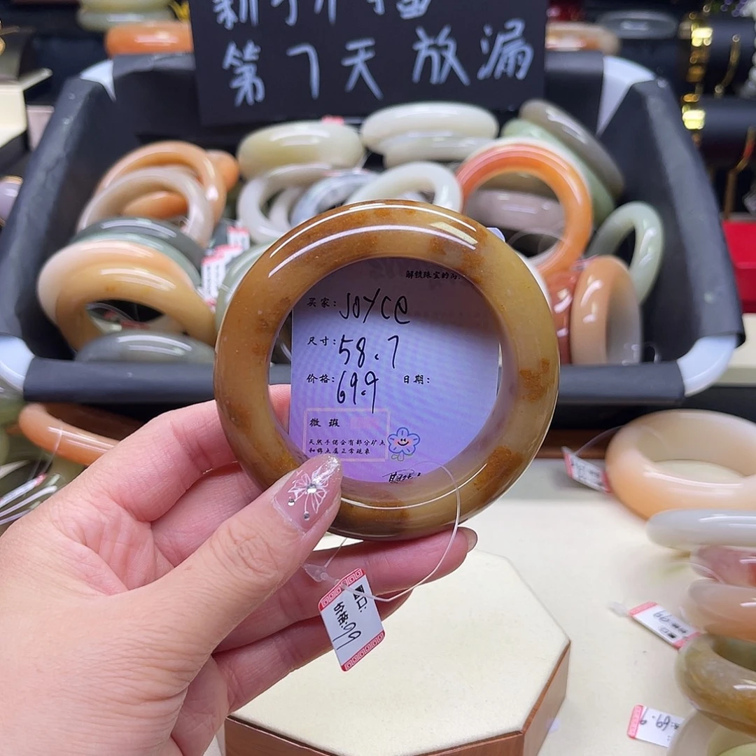 *****石英质玉未镶嵌手镯