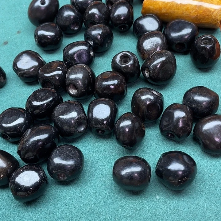 中***童和田玉未镶嵌颈饰