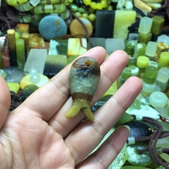 未镶嵌岫玉吊坠岫