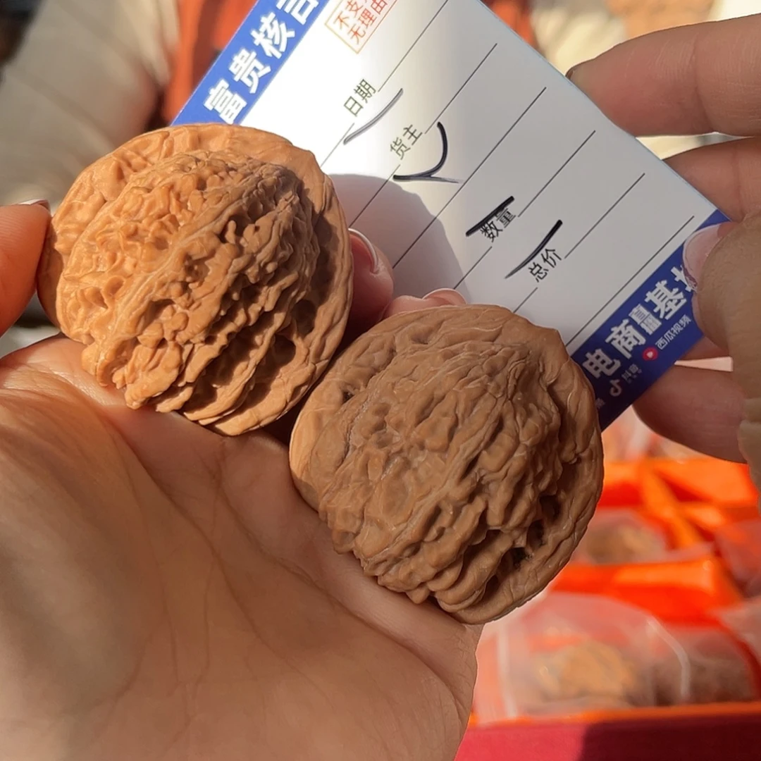 沧***提把件核桃44左右全品野生红皮四座楼