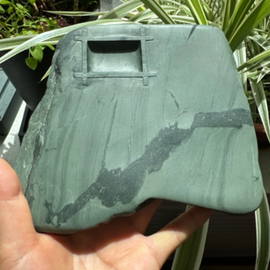 喇嘛涯老坑鸭头绿漪纹井田砚尺寸：16.5*14.8*2.2*