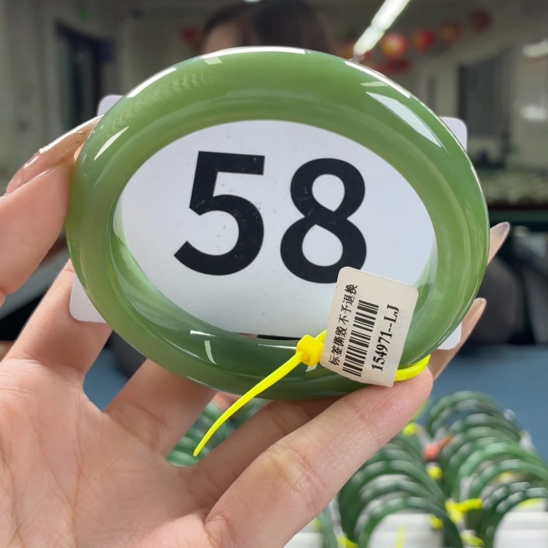 B***a和田玉未镶嵌手镯