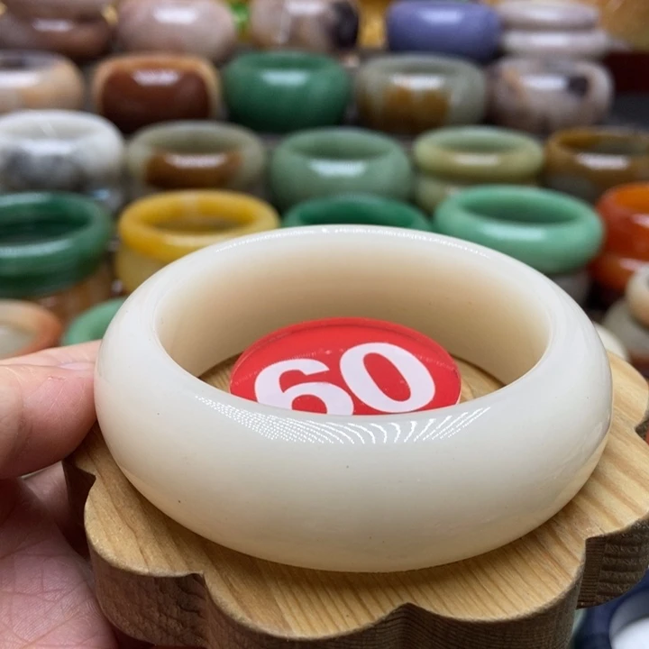 未镶嵌手镯石英质玉