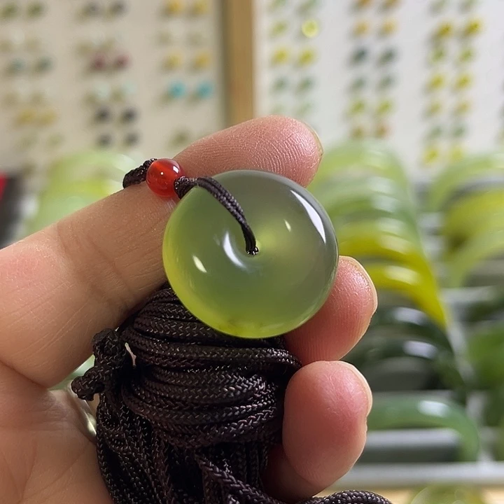 未镶嵌蛇纹石玉吊坠(不含链)