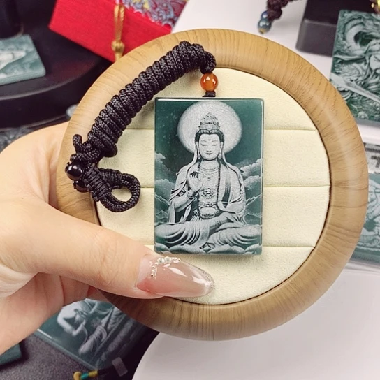 翡翠未镶嵌颈饰观音