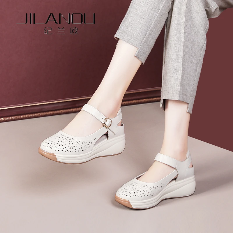 不累脚女鞋软底夏新款包头凉鞋镂空妈妈鞋厚底真皮休闲鞋女