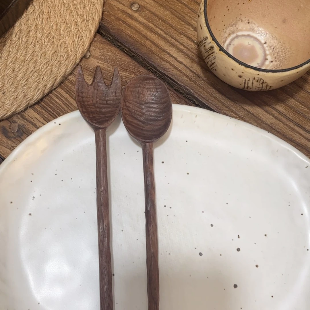陶手刻黑胡桃木勺叉