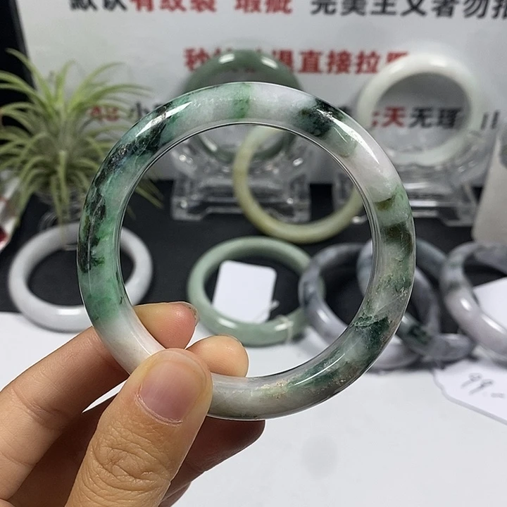 未镶嵌手镯翡翠15号。 54.8圈