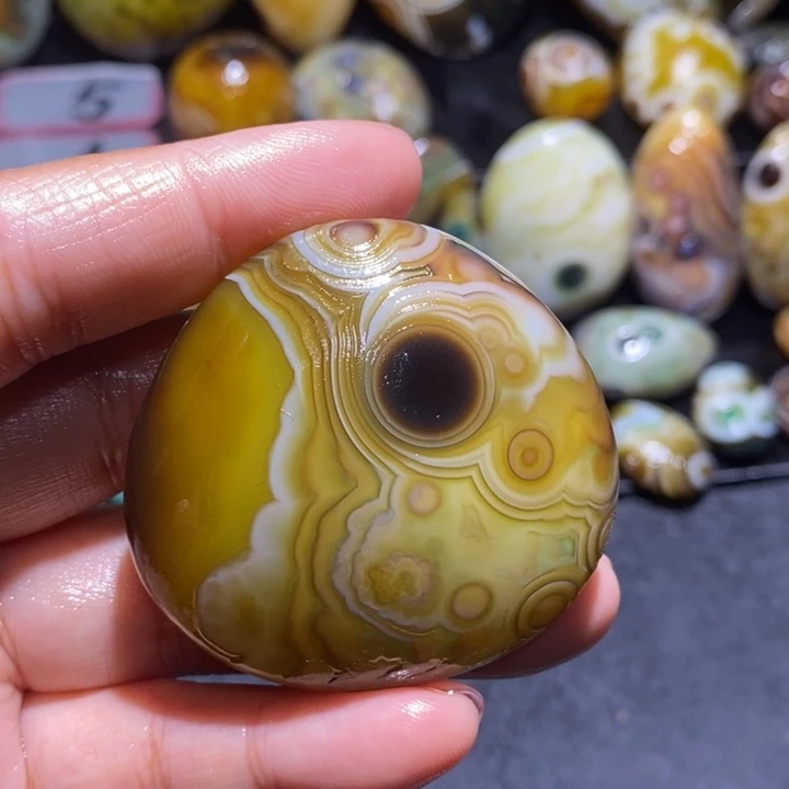 玛瑙/玉髓未镶嵌珠宝半成品126