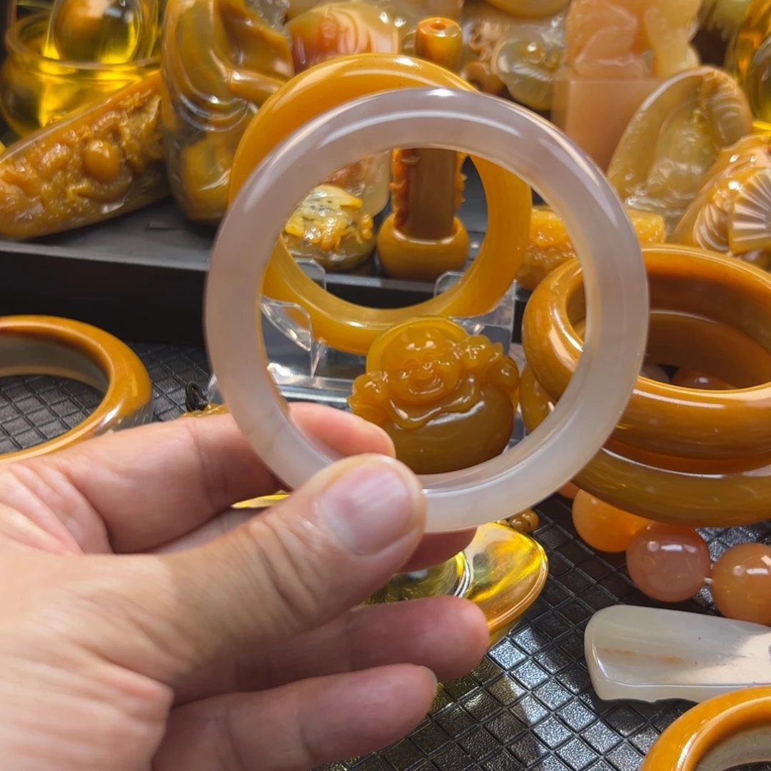 石英质玉未镶嵌颈饰