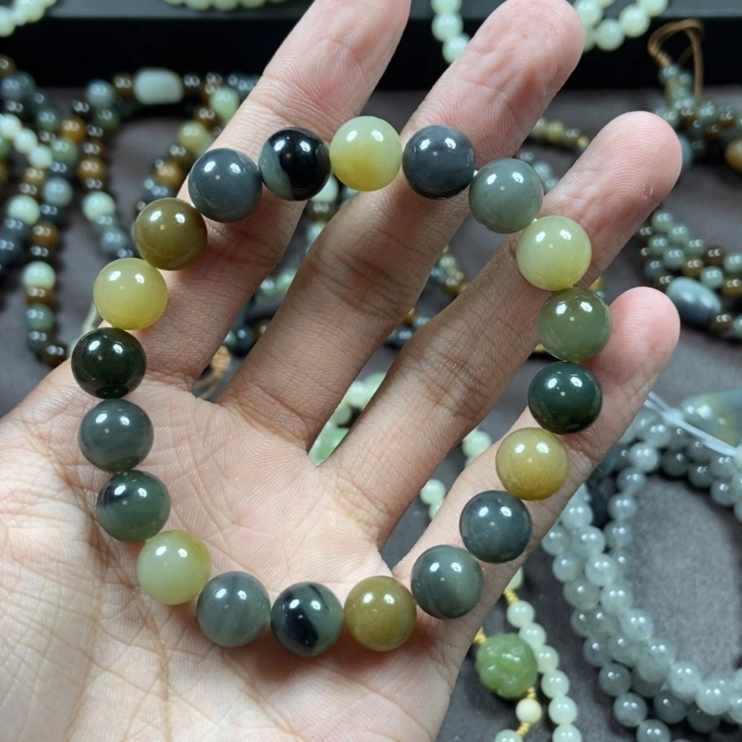 和田玉未镶嵌把件