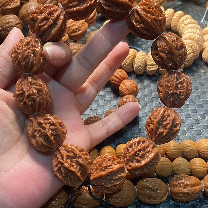 艾***莉文玩核桃手串龙脊八棱