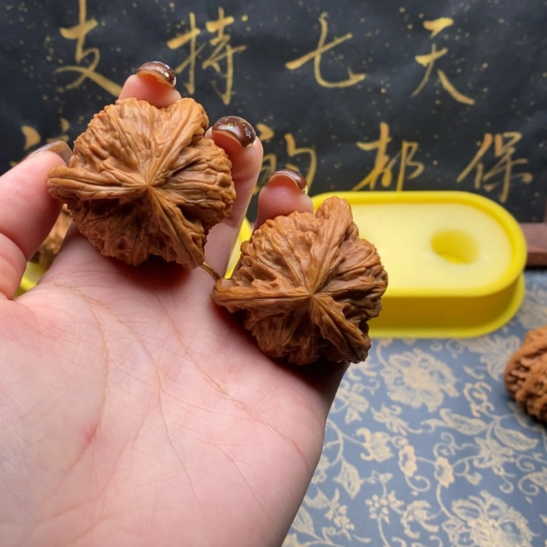 吊坠文玩核桃阿**哥白狮子