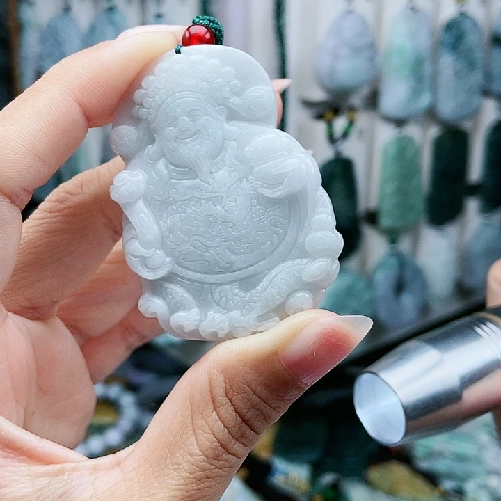 颈饰足铂镶嵌翡翠翡翠