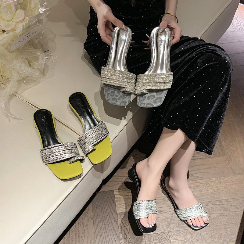 2025年夏季新款休闲简约复古一字水钻气质高级时尚百搭方头一字拖