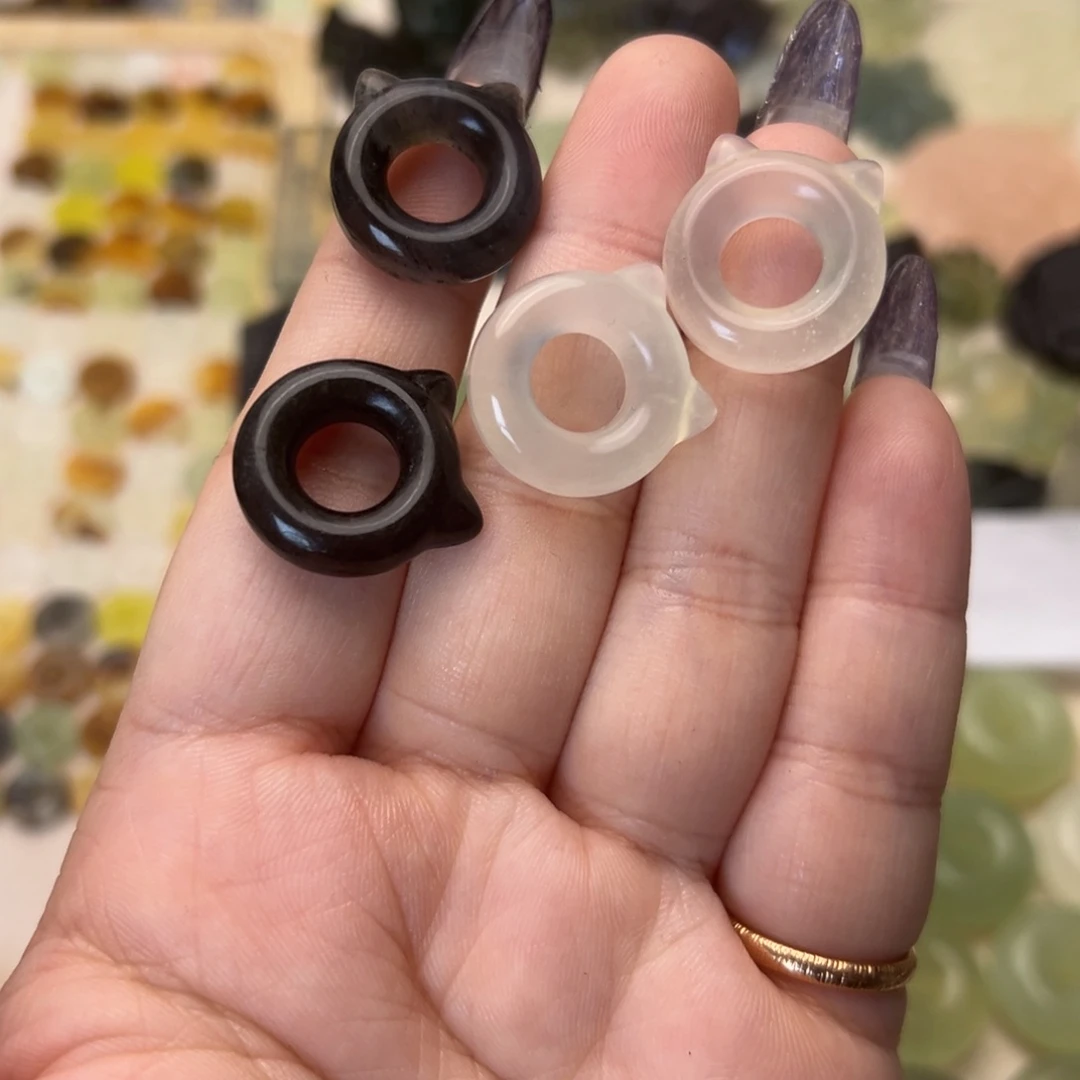 蛇纹石玉颈饰合金