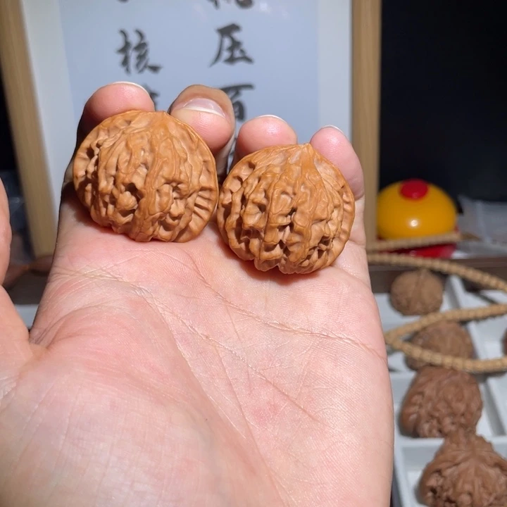 核桃文玩核桃火烧云（差一尺）