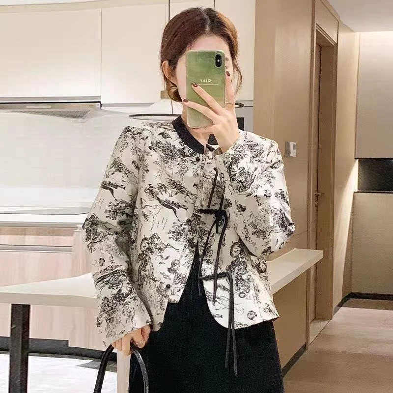 大码胖mm春秋轻国风复古压花短款外套女上衣