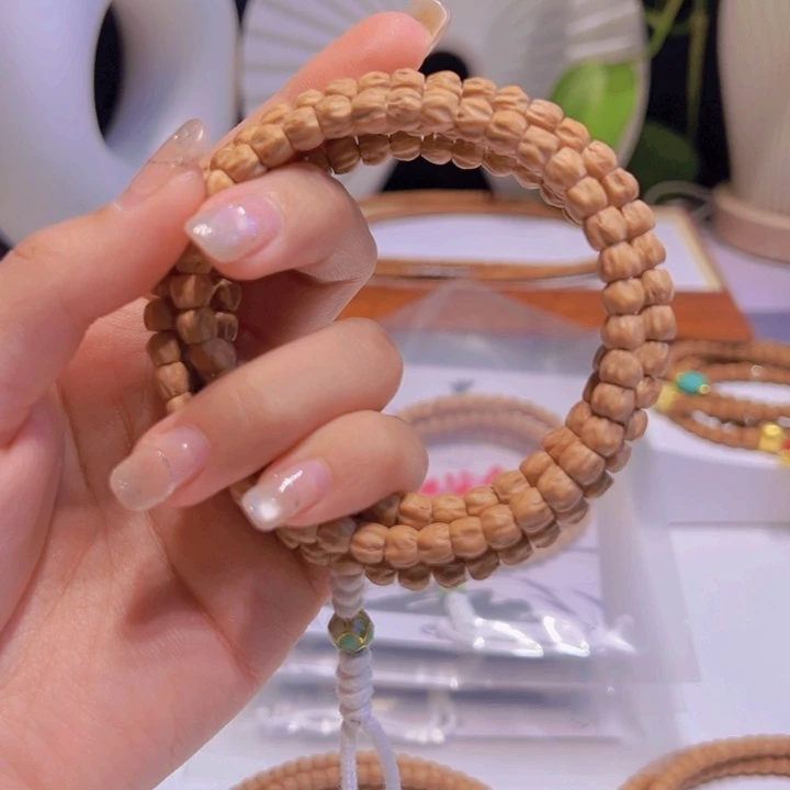 陳***鉎柏香籽/百香籽吊坠