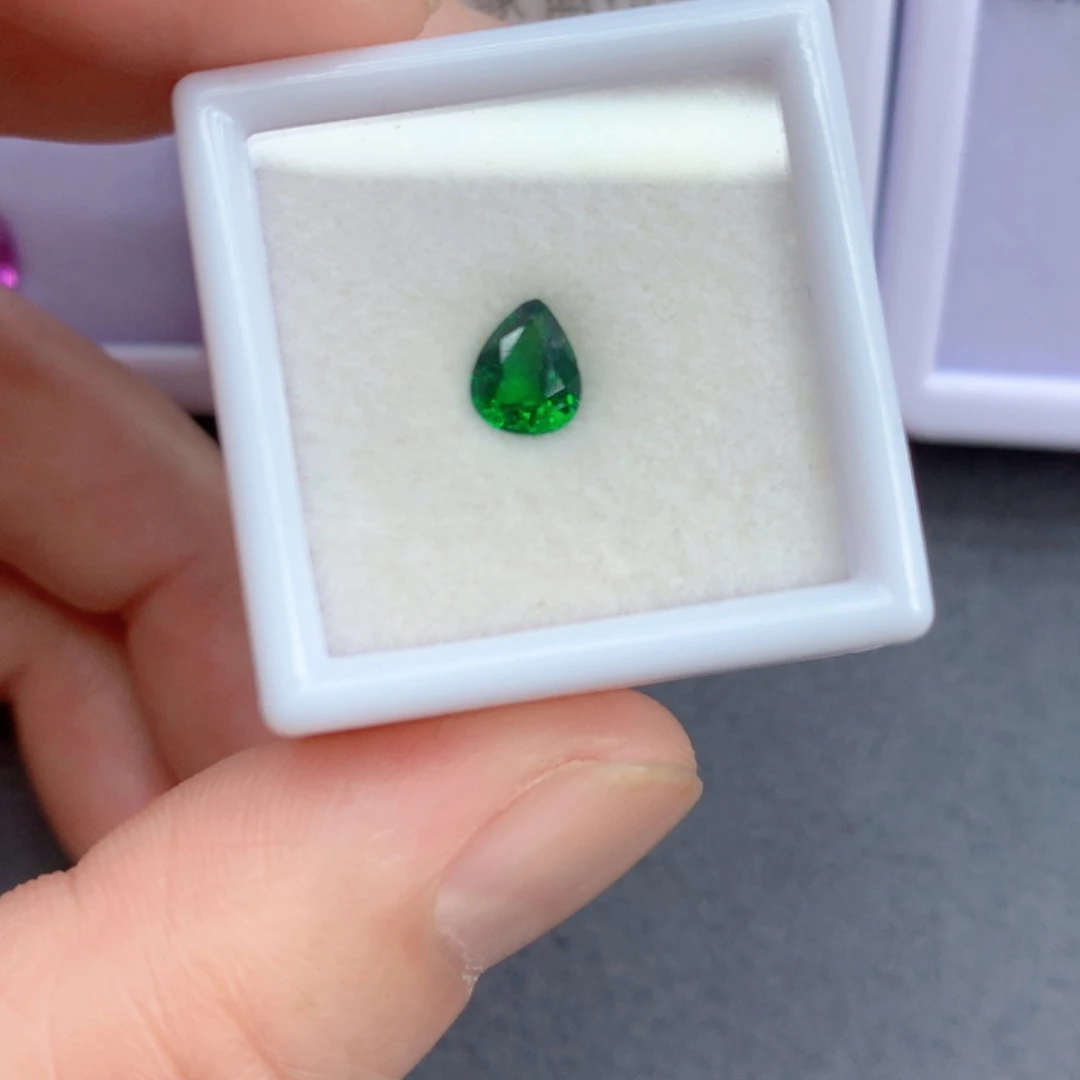 石榴石（沙弗莱）0.66克拉裸石未镶嵌