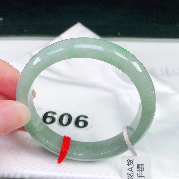 翡翠未镶嵌手镯606