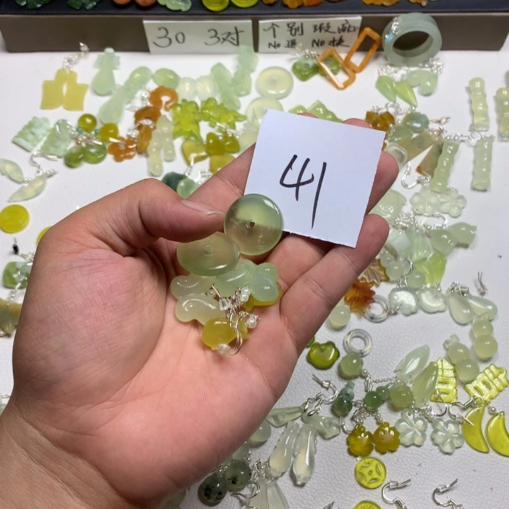 一***8合金蛇纹石玉耳钉