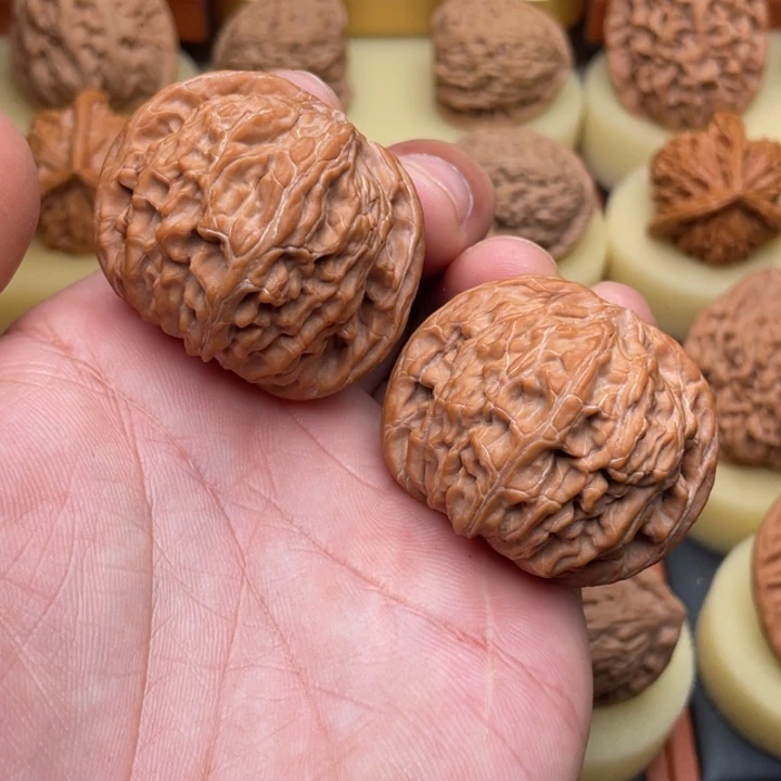 ****d文玩核桃把件44左右山地磨盘