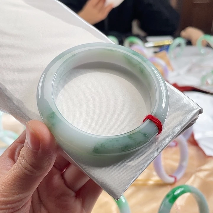 翡翠手镯未镶嵌5455正圈