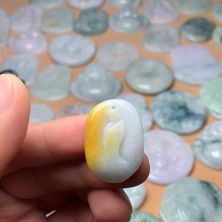 翡翠未镶嵌颈饰悟道