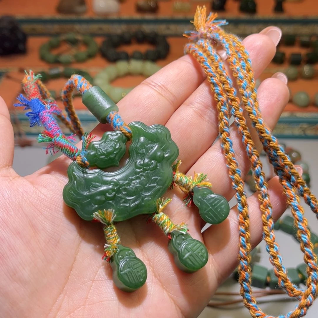 颈饰未镶嵌和田玉