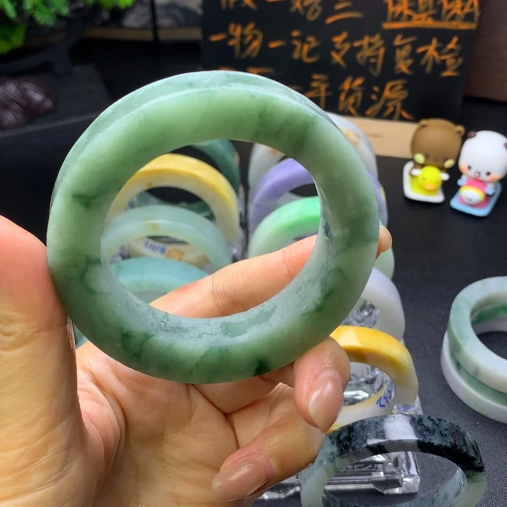 定制翡翠未镶嵌手镯