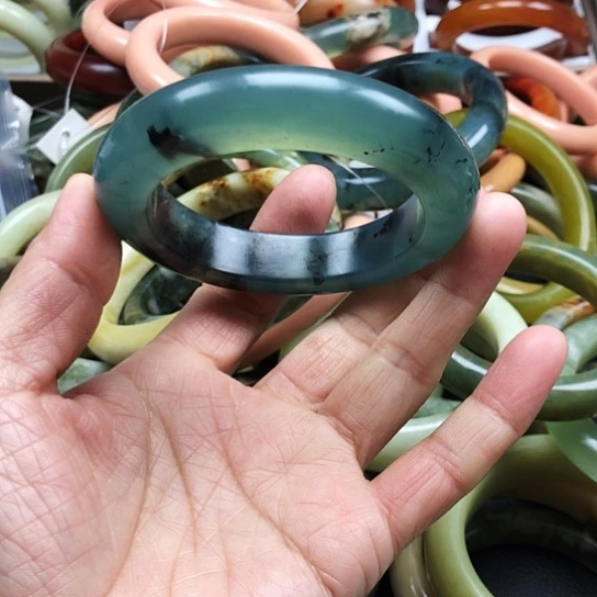 蛇纹石玉手镯未镶嵌h****l