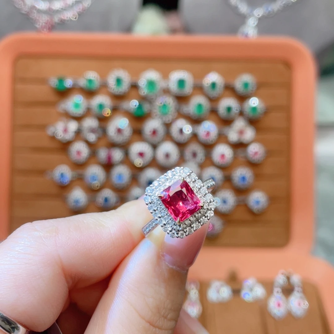 戒指尖晶石18K金镶嵌马亨盖2.03