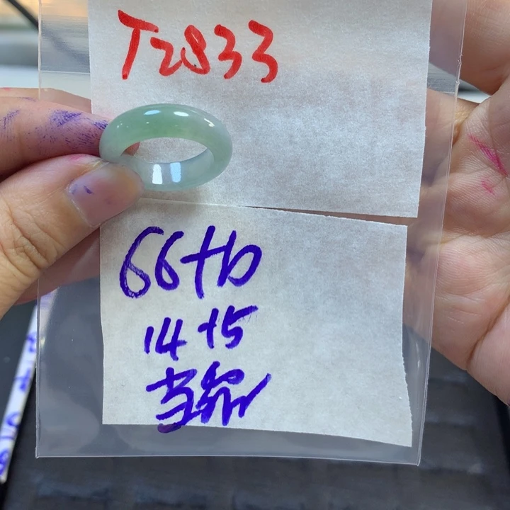 定制翡翠未镶嵌当*的戒圈