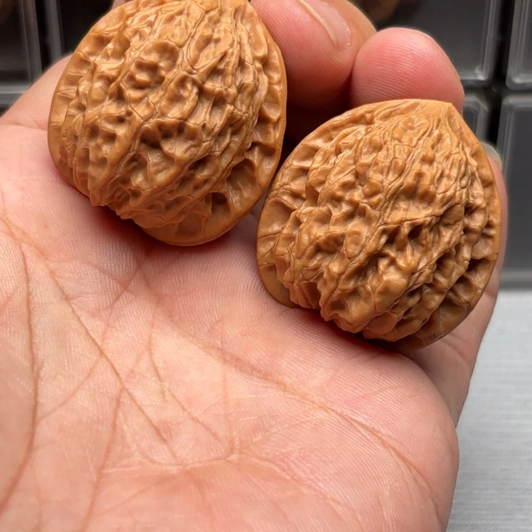 文玩核桃把件金牛